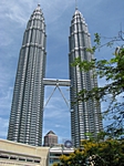Die Twin-Towers bzw. Petronas das Warzeichen Kuala Lumpurs, 451,9m hoch